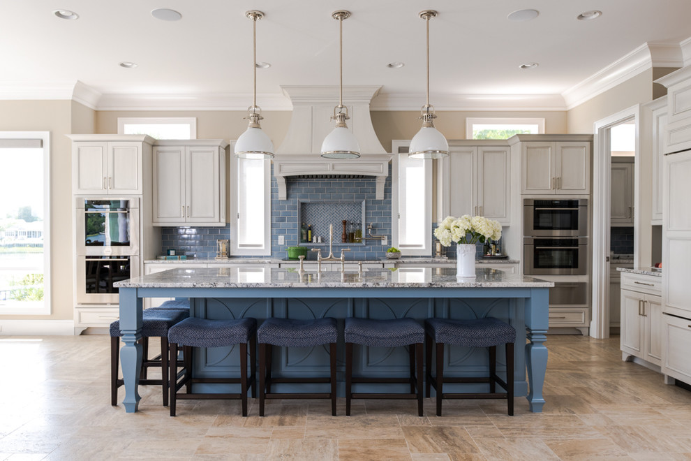 Esempio di una cucina stile marinaro con ante blu, paraspruzzi blu, paraspruzzi con piastrelle diamantate, pavimento beige e ante con riquadro incassato