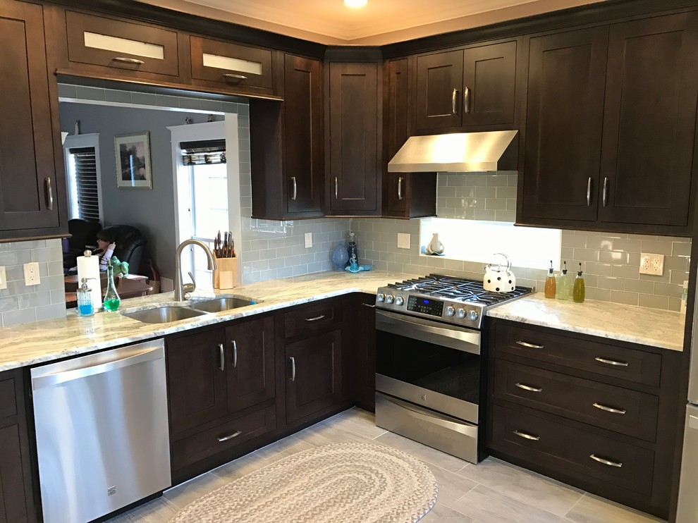 Kitchen - transitional kitchen idea in Providence