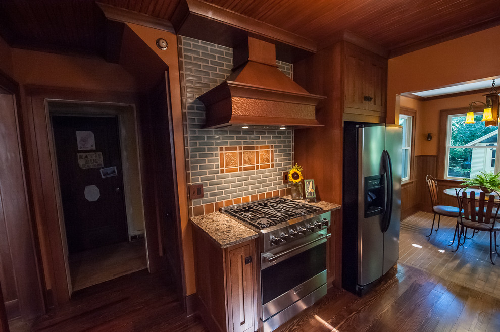 Enclosed kitchen - small craftsman l-shaped dark wood floor enclosed kitchen idea in Detroit with a farmhouse sink, beaded inset cabinets, medium tone wood cabinets, quartz countertops, gray backsplash, subway tile backsplash, stainless steel appliances and no island