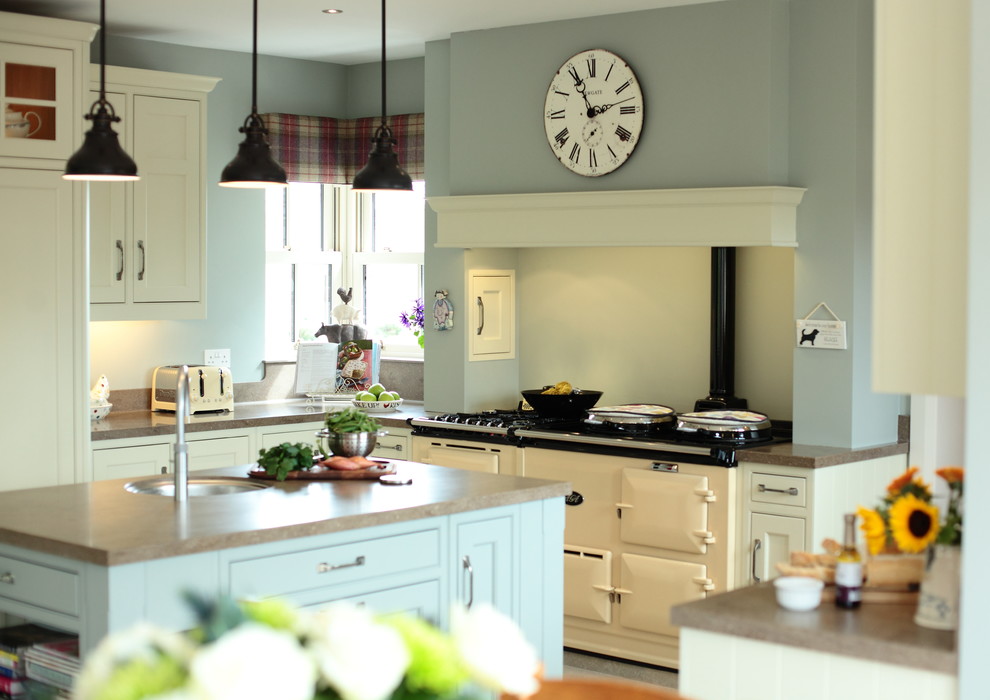 Inspiration for a farmhouse kitchen in Belfast.