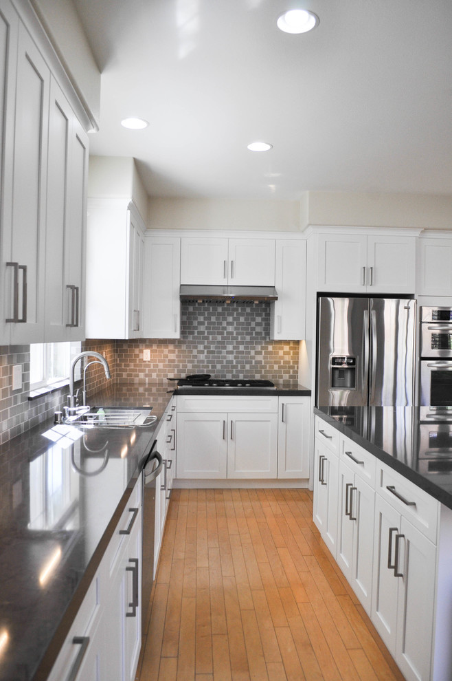 This is an example of a large traditional kitchen in San Francisco.