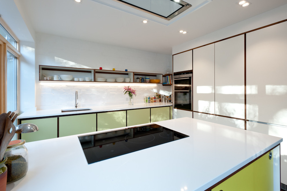 Свежая идея для дизайна: большая кухня в современном стиле - отличное фото интерьера