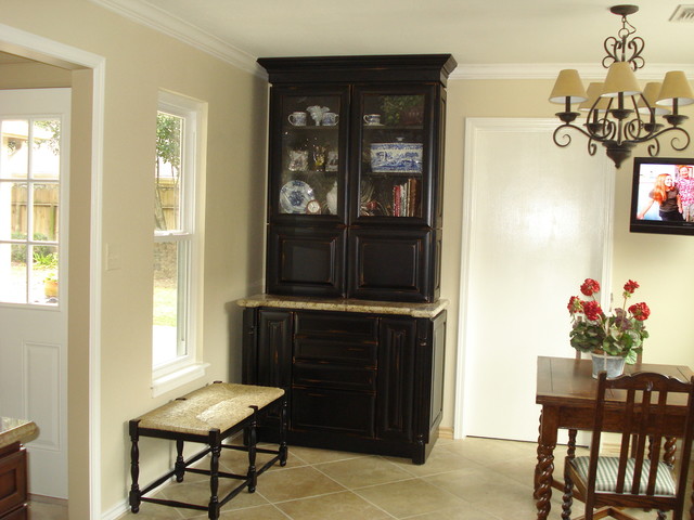 French Country Cabinet - Traditional - Kitchen - Houston - by Andern
