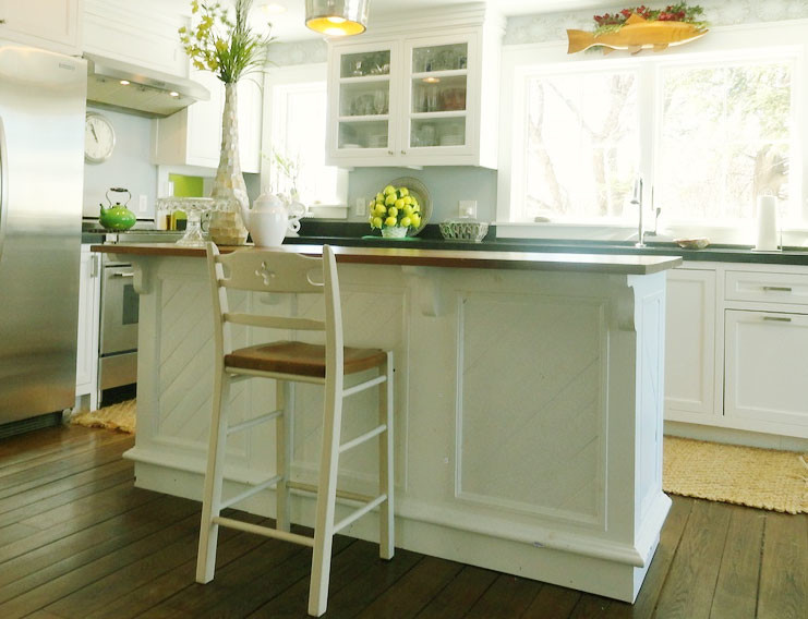 Mid-sized beach style l-shaped dark wood floor eat-in kitchen photo in Portland Maine with a single-bowl sink, beaded inset cabinets, white cabinets, concrete countertops, cement tile backsplash, stainless steel appliances and an island