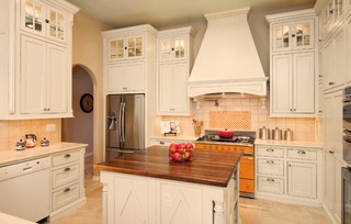 https://st.hzcdn.com/simgs/pictures/kitchens/french-country-kitchen-nine-design-group-img~05a175e10dfce428_3-4415-1-339d07b.jpg