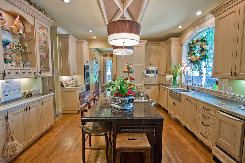 Design ideas for a traditional kitchen in Little Rock.