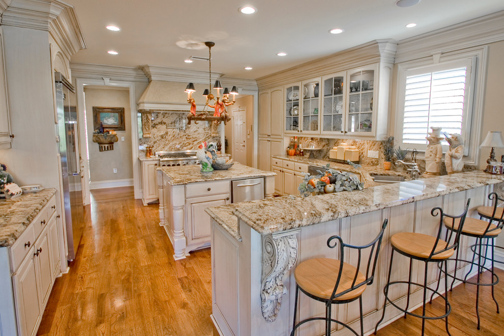 This is an example of a traditional kitchen in Little Rock.