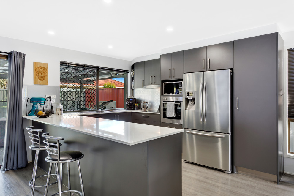 Moderne Wohnküche in Gold Coast - Tweed