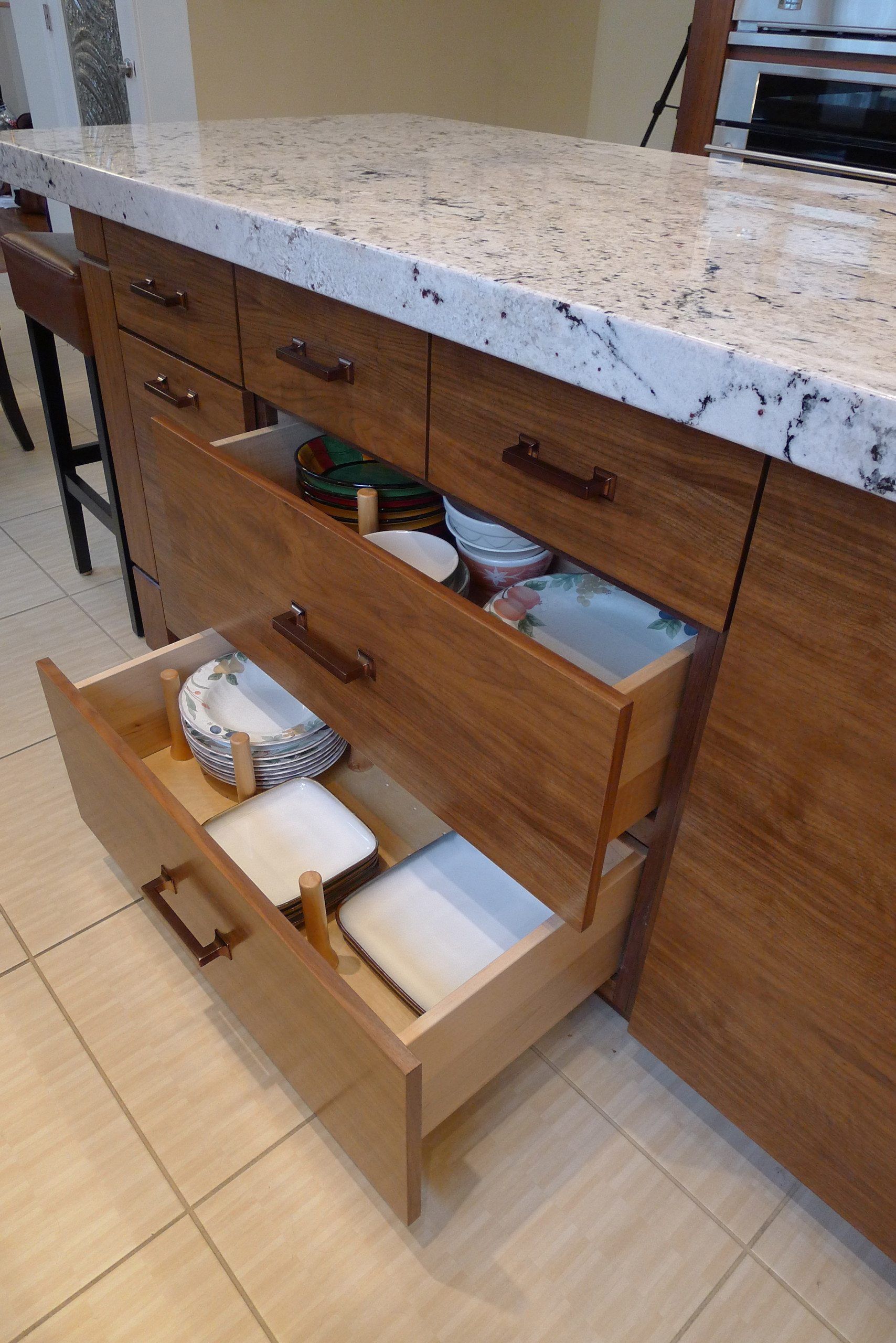 Deep Drawer Organizer without Canister Storage - Cardell Cabinetry