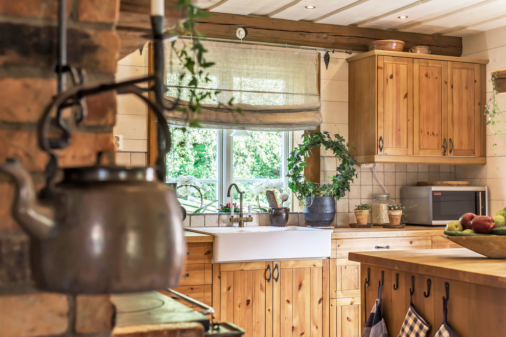 Inspiration for a farmhouse kitchen in Stockholm.