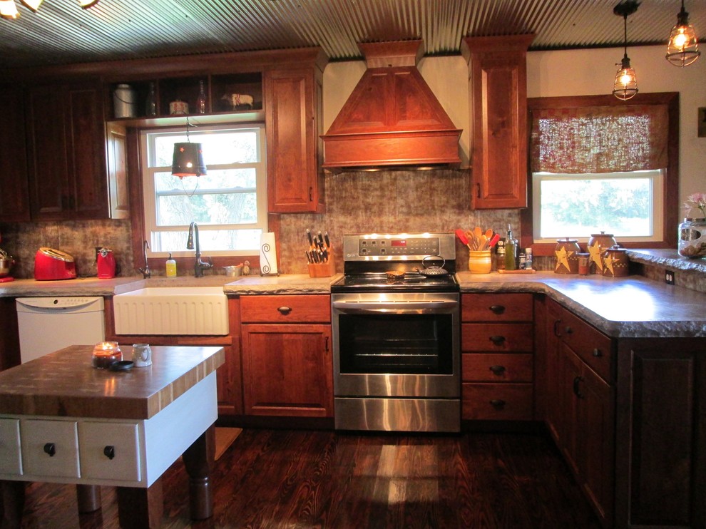 Cottage kitchen photo in Cleveland