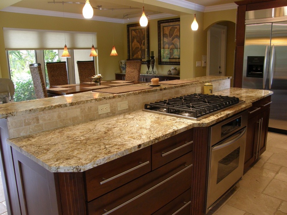 This is an example of a traditional kitchen in Miami.