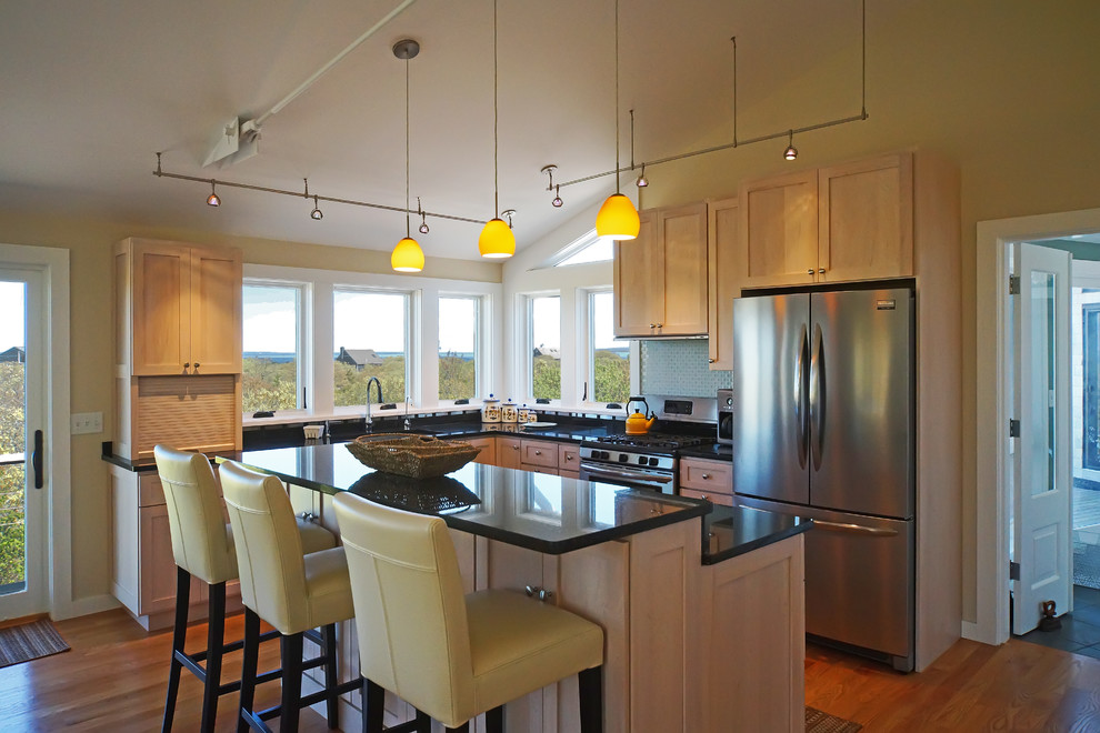 Kitchen - transitional kitchen idea in Boston