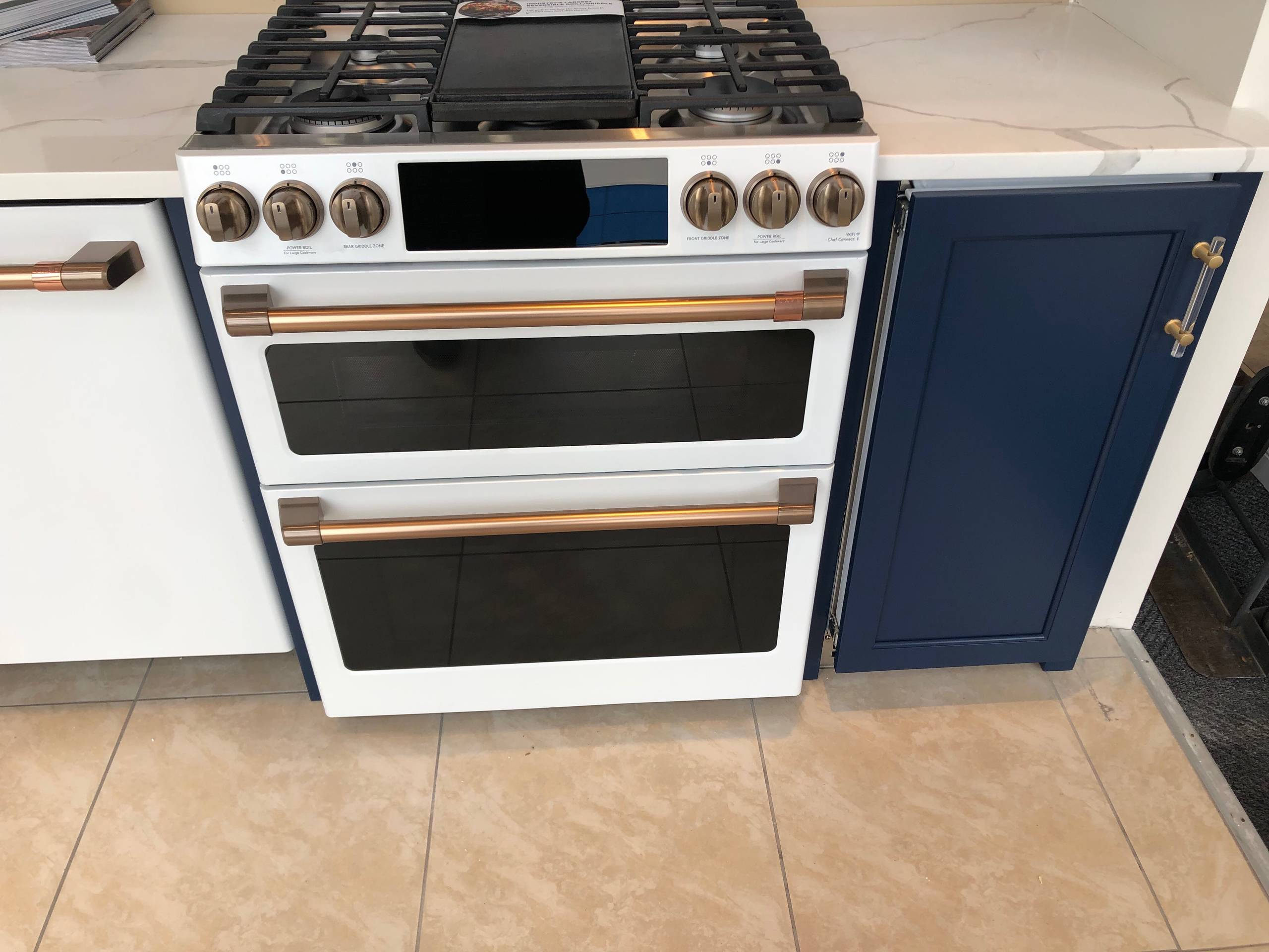 https://st.hzcdn.com/simgs/pictures/kitchens/ge-cafe-gerhard-s-appliances-img~43a10c440c2cd7ee_14-2100-1-d4bc90e.jpg