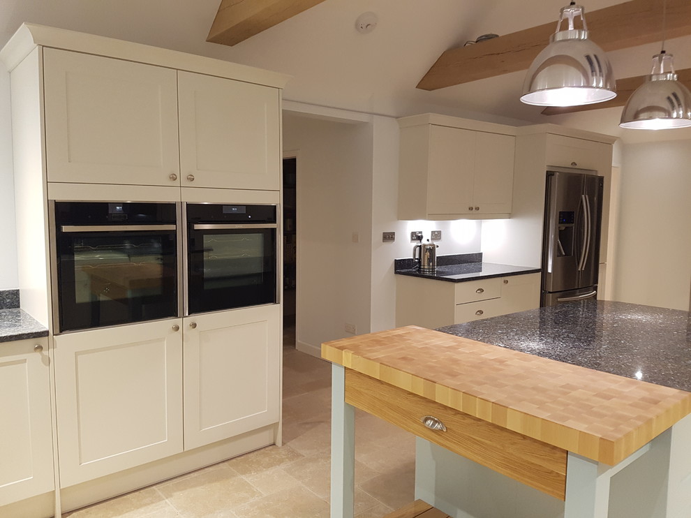Photo of a modern kitchen in Kent.