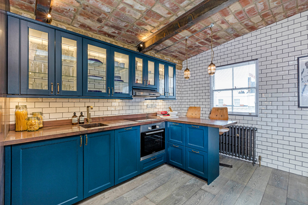 Example of an urban kitchen design in London