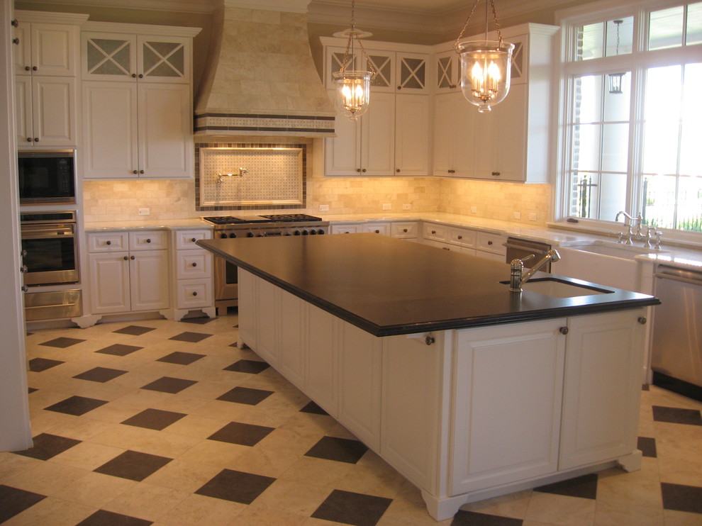 Design ideas for a traditional kitchen in Houston.
