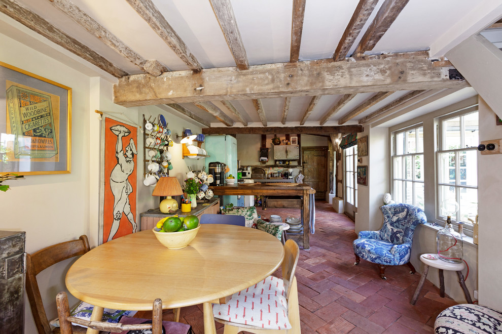 Design ideas for a classic kitchen in Oxfordshire.