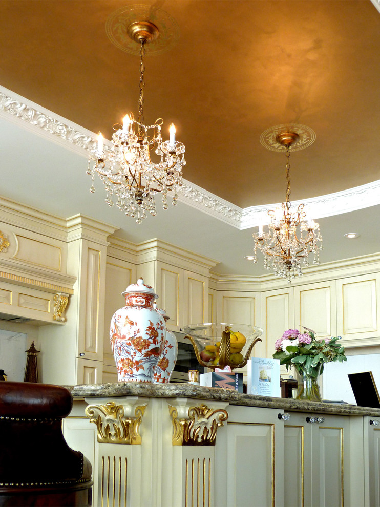 Inspiration for a timeless kitchen remodel in Toronto
