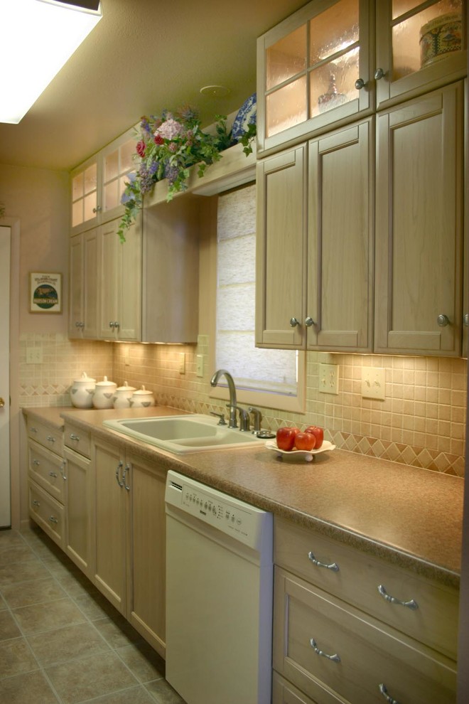 Glass Cabinet Ideas Traditional Kitchen Denver By Jan Neiges Cmkbd With Nkba Houzz 1324