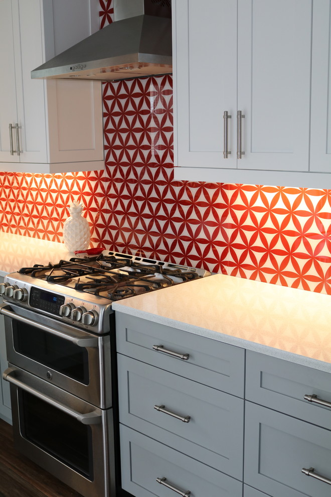 Glass panel backsplash Modern Kitchen Atlanta by TilesMax