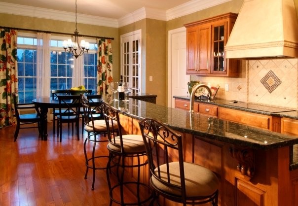 Elegant kitchen photo in Richmond