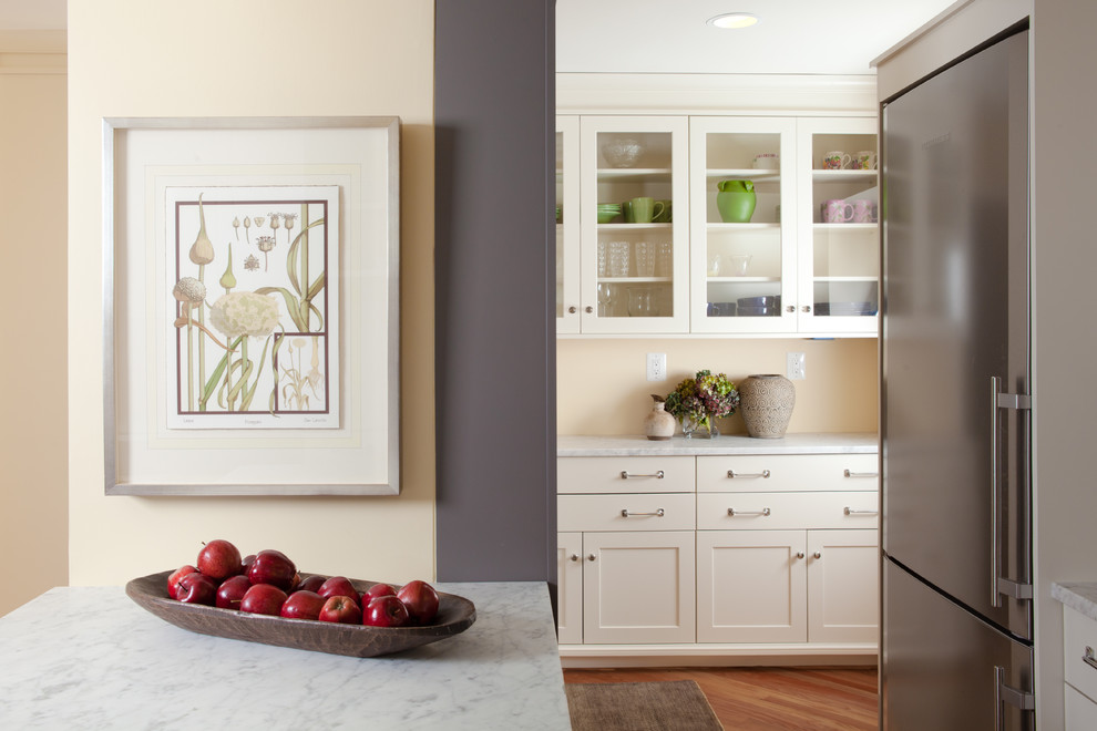 Design ideas for a classic grey and cream kitchen in DC Metro.