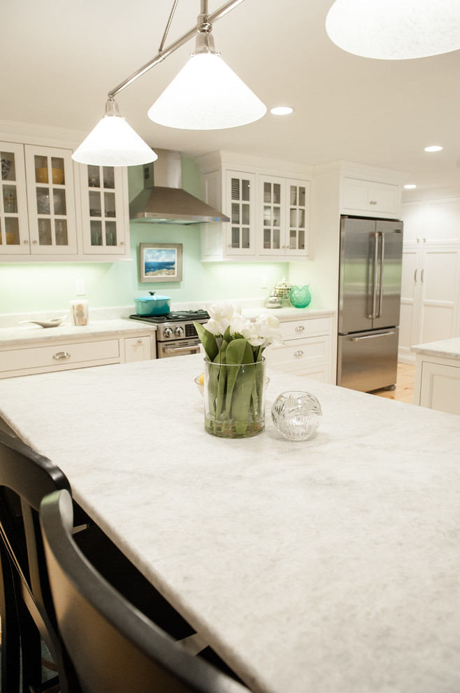 Example of a classic kitchen design in Portland Maine