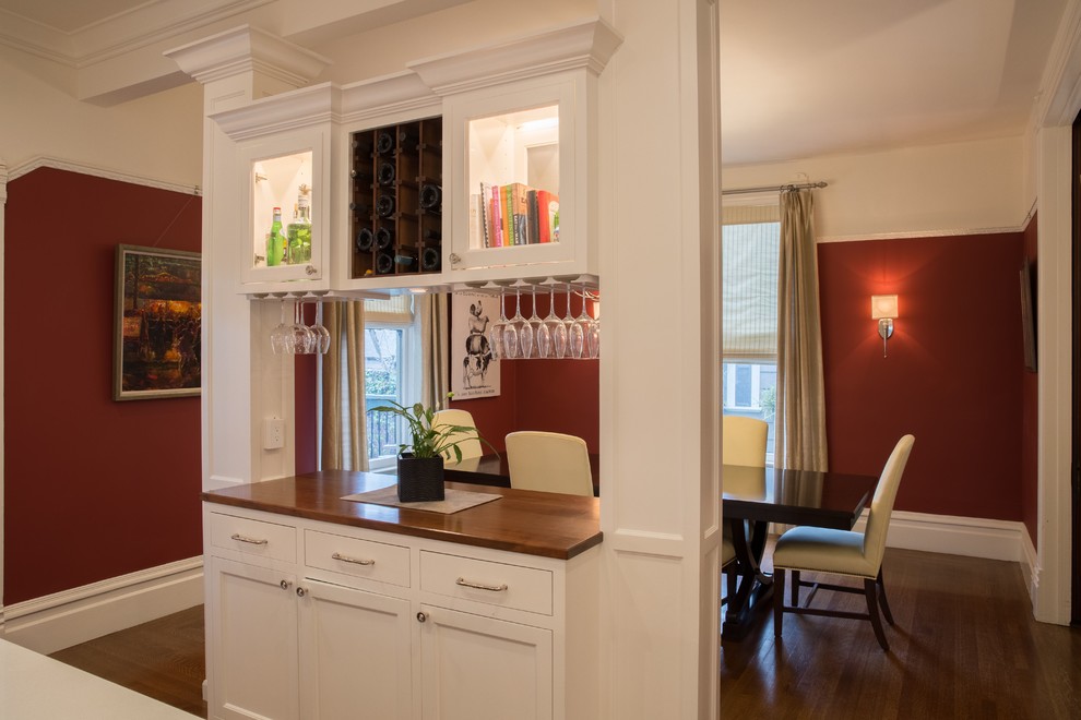 This is an example of a traditional kitchen in San Francisco with shaker cabinets and white cabinets.