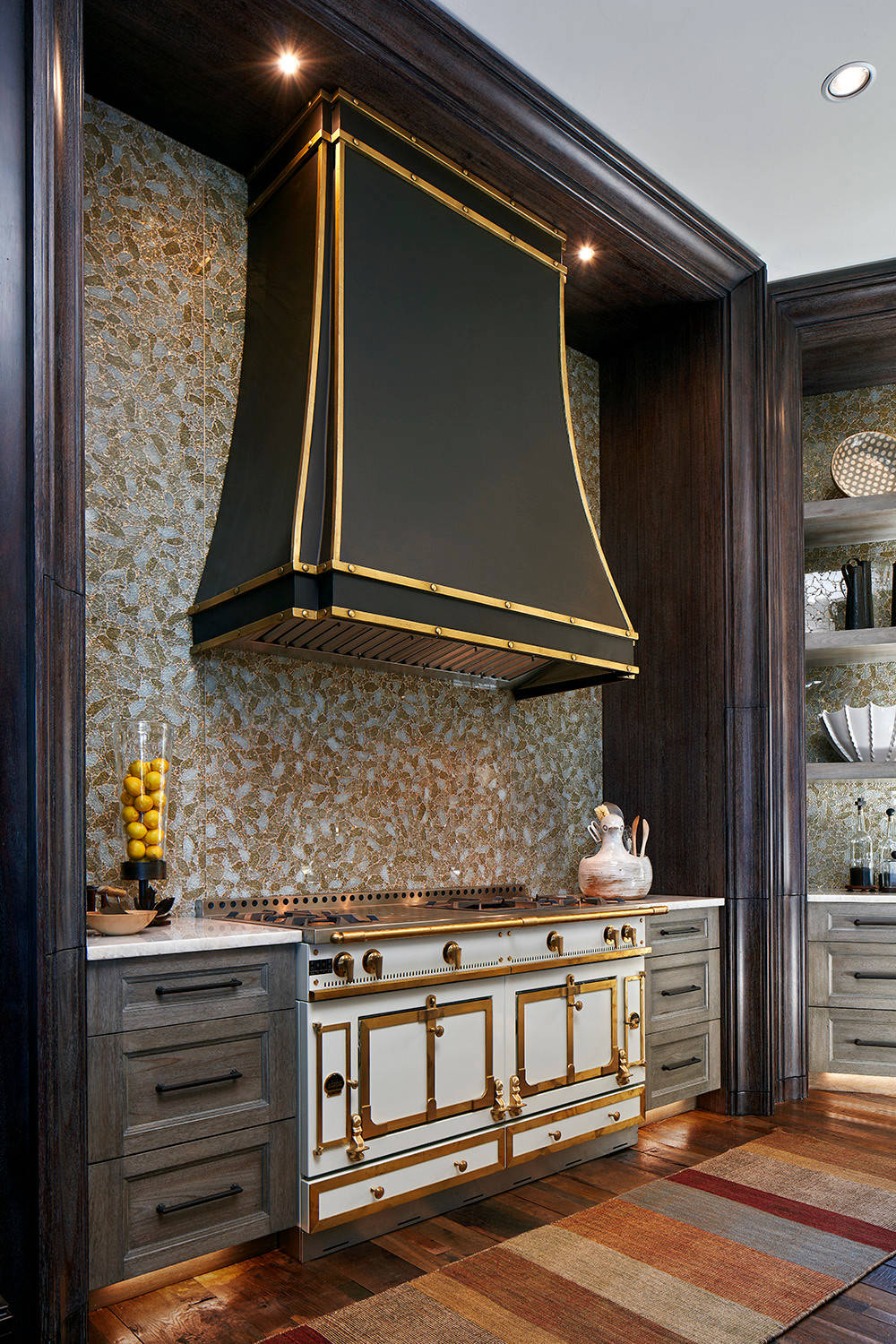 Black Range Hood - Photos & Ideas