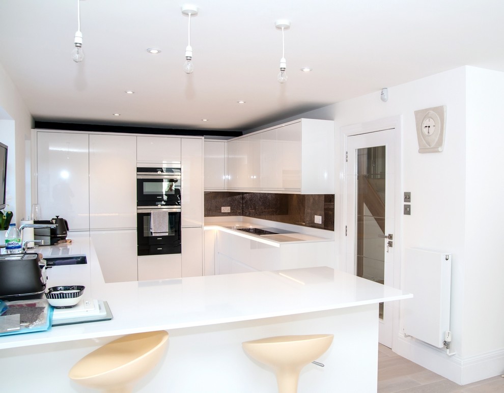 "GOLDEN GLASS" luxurious kitchen splashback Modern Kitchen