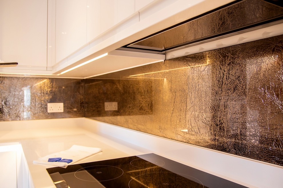 "GOLDEN GLASS" luxurious kitchen splashback Modern Kitchen