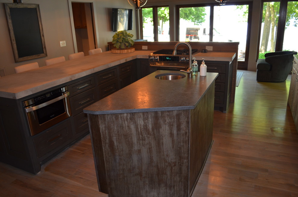 Golden Transitional Kitchen Nashville by Kitchen TuneUp