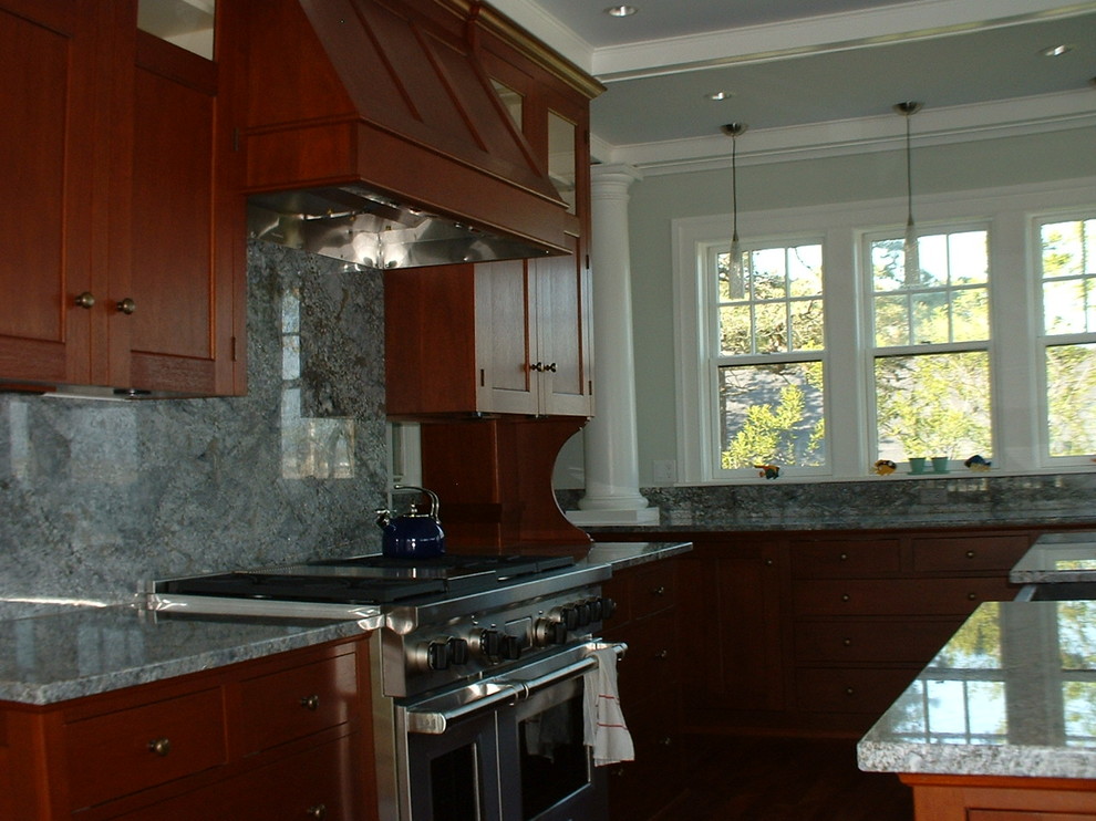 Example of a classic kitchen design in Portland Maine
