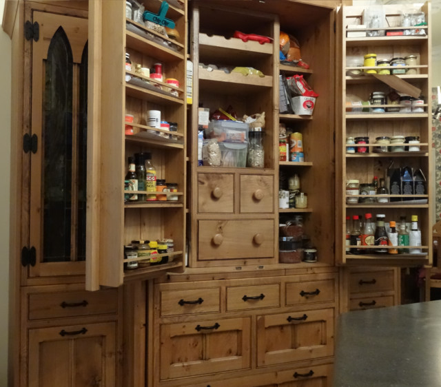 Gothic Pantry Rustikal Küche West Midlands von BDBL Kitchens