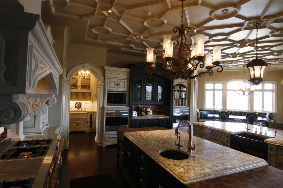 Example of a classic l-shaped kitchen design in St Louis with an undermount sink