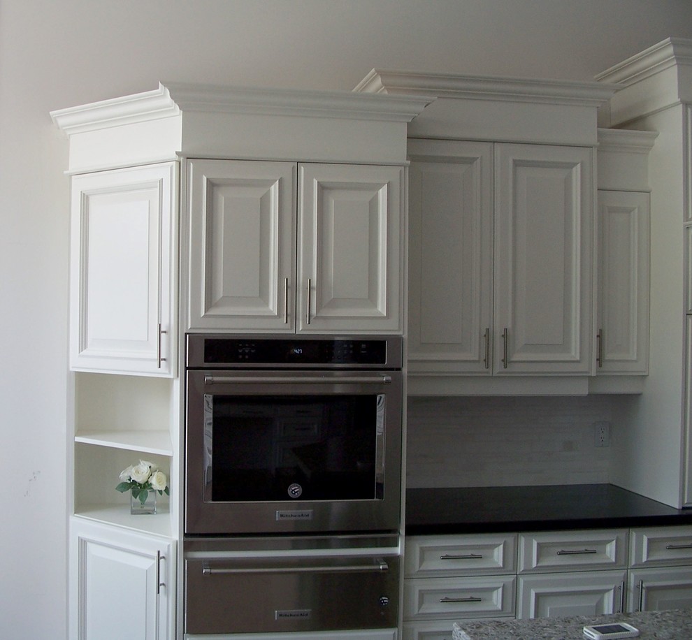 Kitchen photo in Toronto with an undermount sink, stainless steel appliances and an island