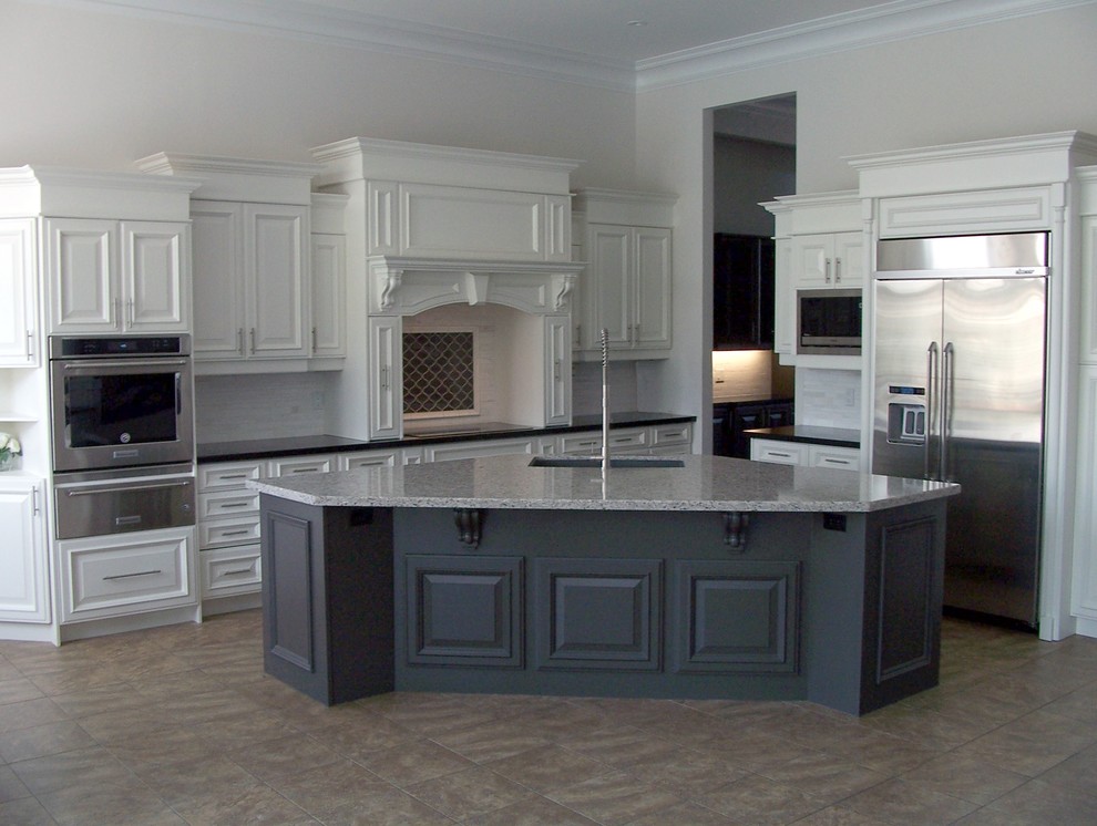 Example of a kitchen design in Toronto with an undermount sink, stainless steel appliances and an island