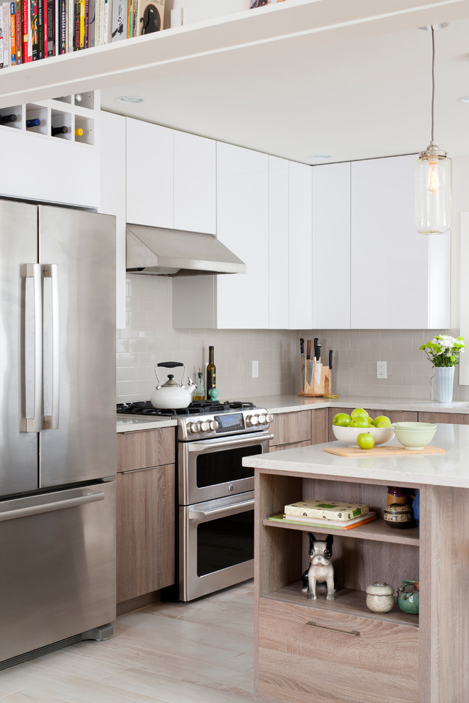 Inspiration for a mid-sized contemporary l-shaped porcelain tile eat-in kitchen remodel in Chicago with an undermount sink, flat-panel cabinets, quartz countertops, gray backsplash, ceramic backsplash, stainless steel appliances and an island