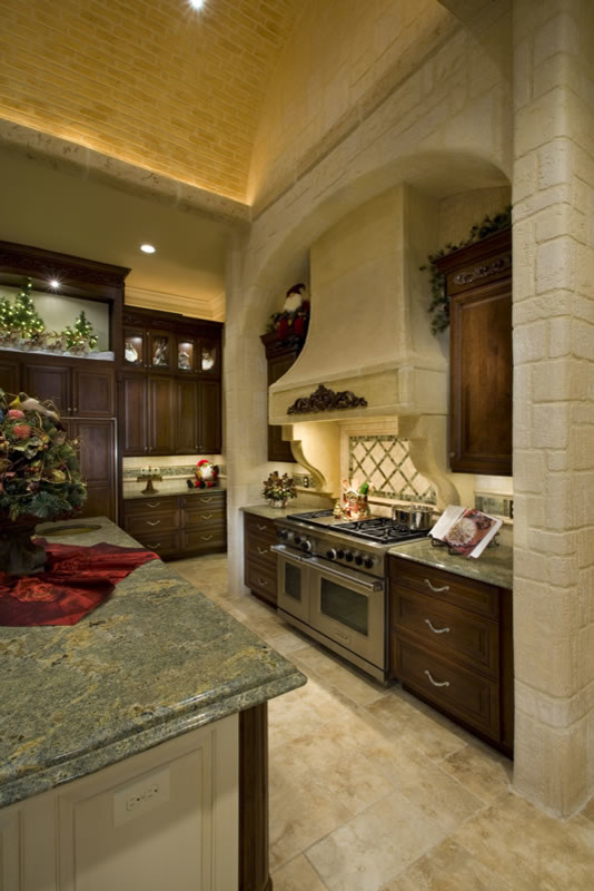Tuscan kitchen photo in Austin