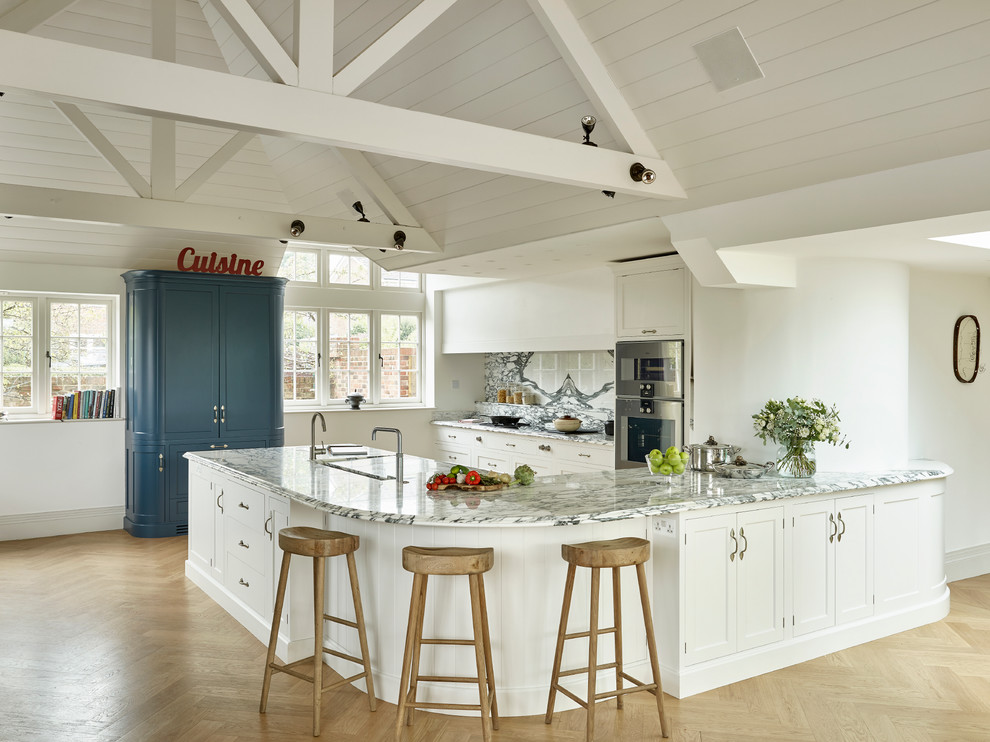 Inspiration for a farmhouse kitchen remodel in Kent