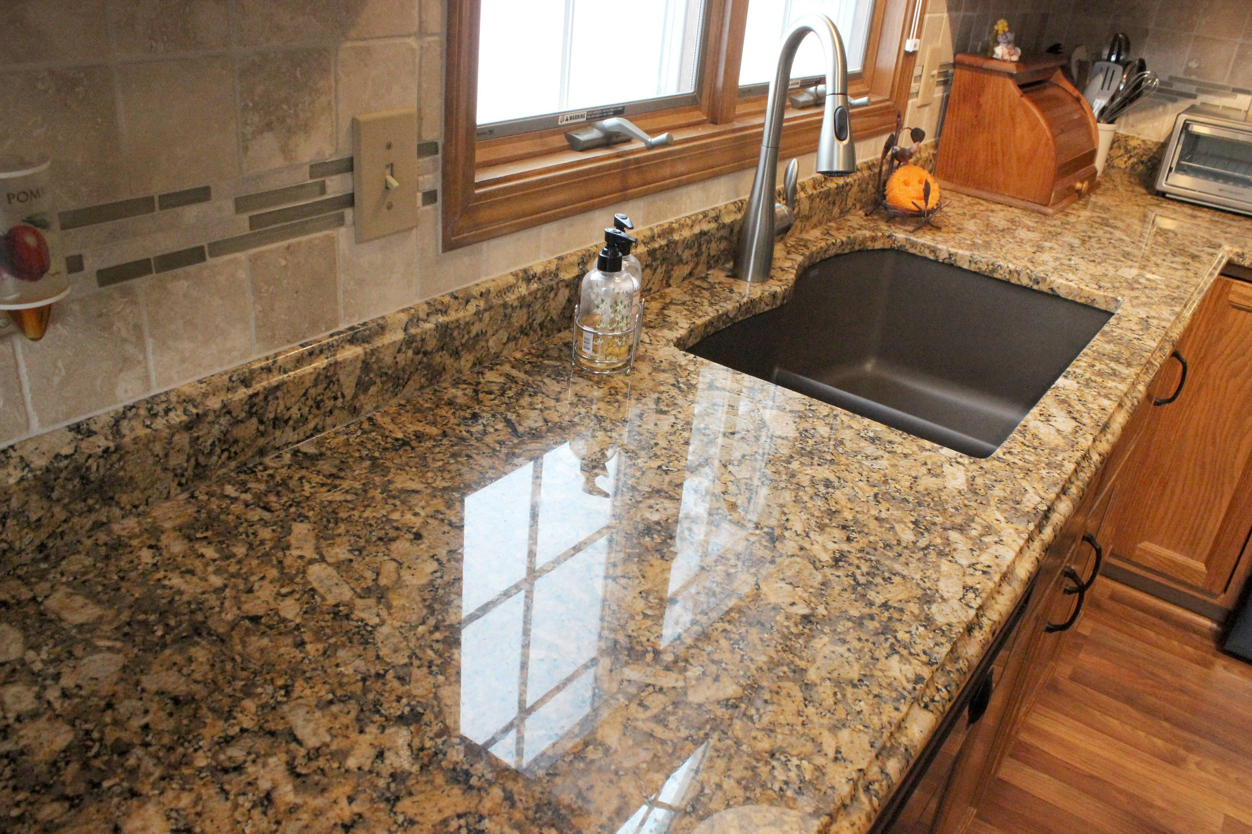 Pictures Of Kitchen Backsplashes With Granite Countertops Things In 
