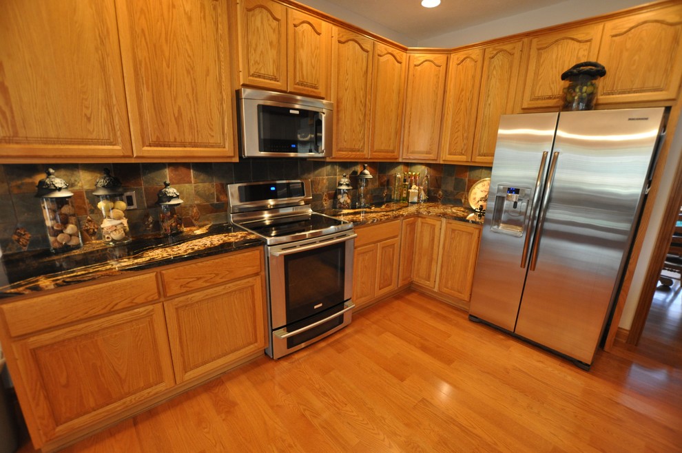 Kitchen - eclectic kitchen idea in Indianapolis