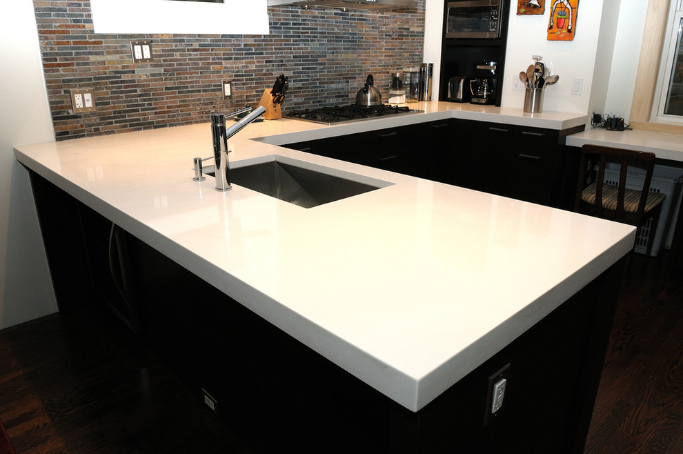 Inspiration for a contemporary kitchen remodel in Toronto