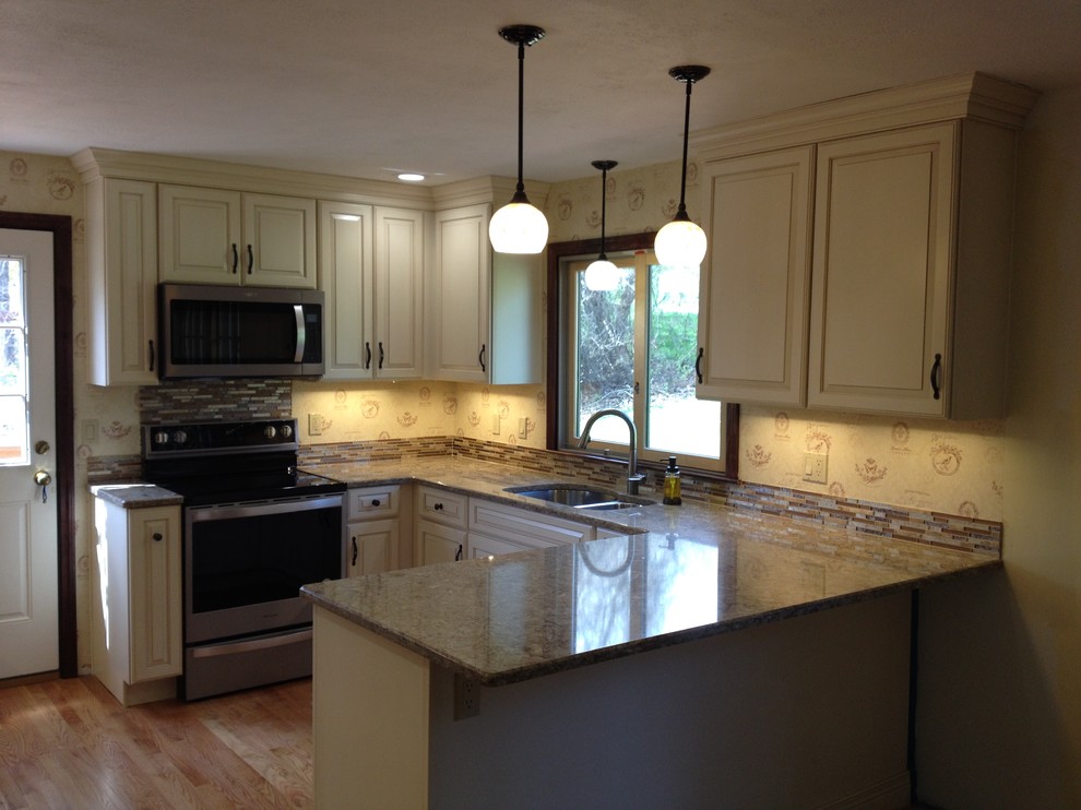 Granville Kitchen Wallpaper and Tile Transitional Kitchen by