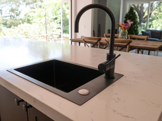 20 x 20 graphite kitchen sink