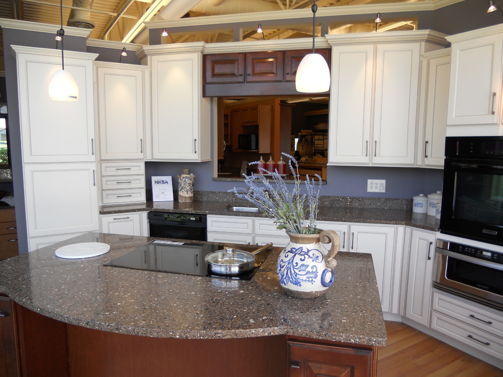 Great Kitchens & Baths Showroom Traditional Kitchen Indianapolis