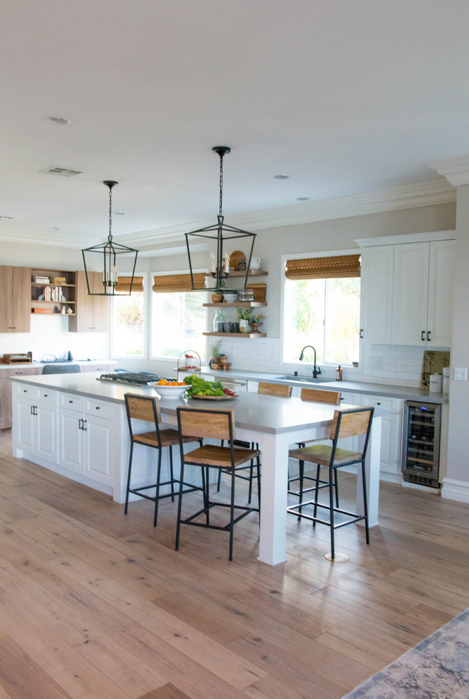 This is an example of a farmhouse kitchen in Las Vegas.