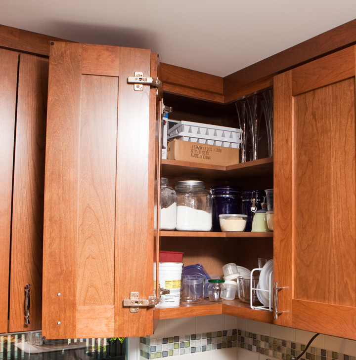 Upper Corner Cabinet Houzz, Storage Ideas For Upper Corner Kitchen Cabinets