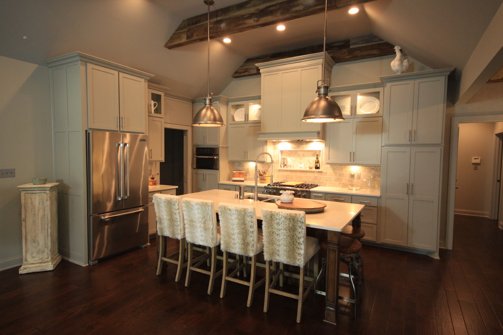 Grey Kitchen with rustic Wood Beams Di transizione Cucina